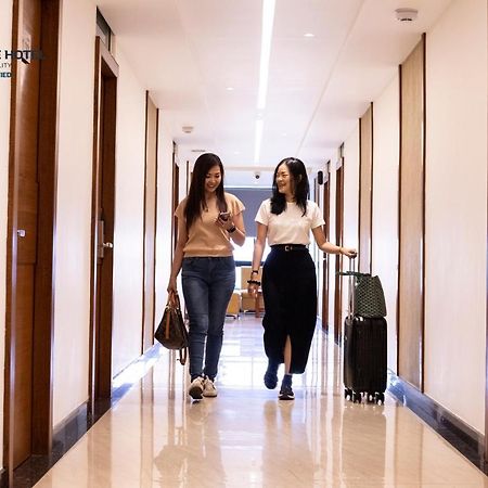 The Urban Hive Hotel بلغاوم المظهر الخارجي الصورة
