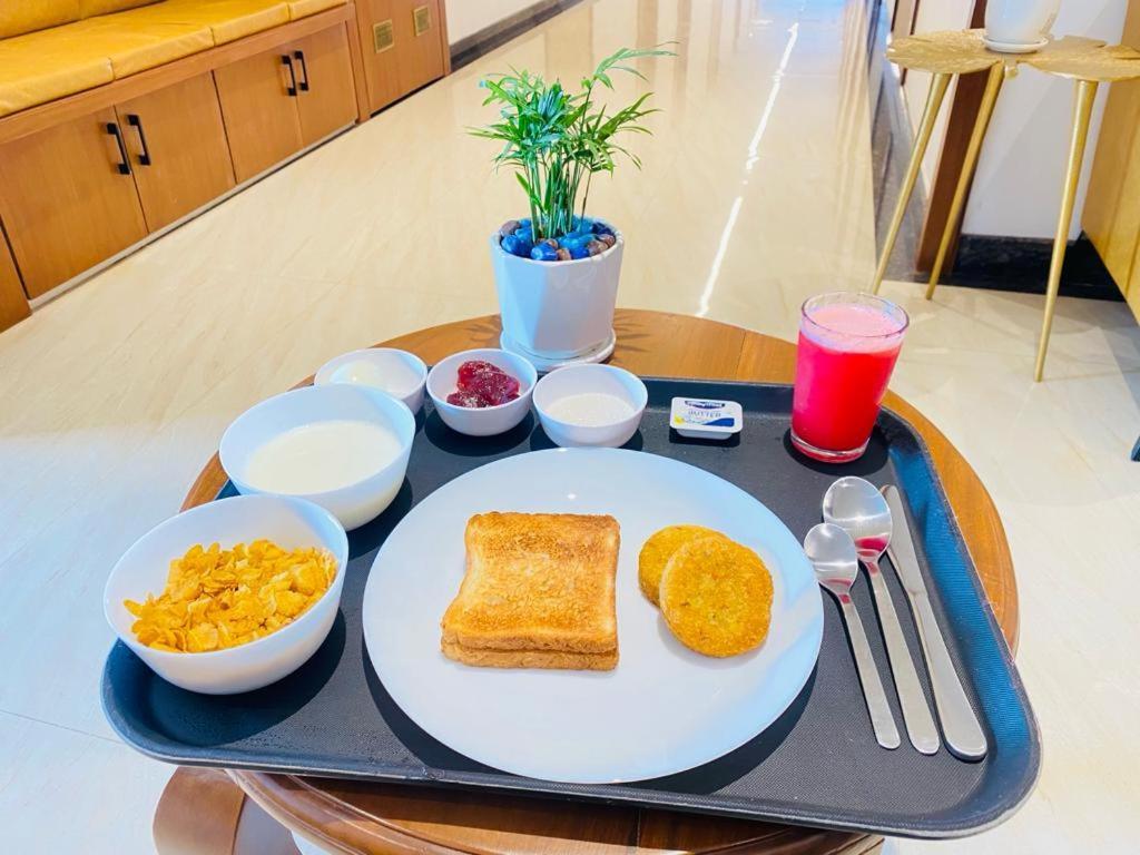 The Urban Hive Hotel بلغاوم المظهر الخارجي الصورة
